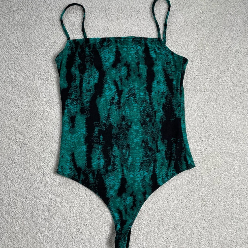 Women’s can free press green and black one piece straight neckline